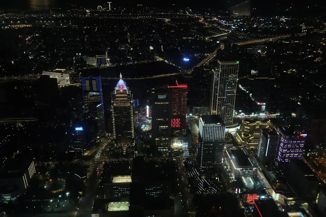 南昌企业宣传册印刷工艺对比：铜版纸与特种纸效果分析
